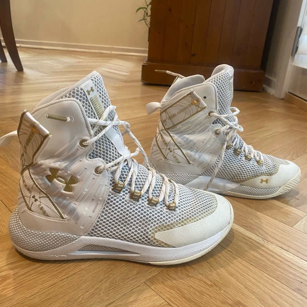 Under Armour White and Gold Athletic Shoes Highlight Ace